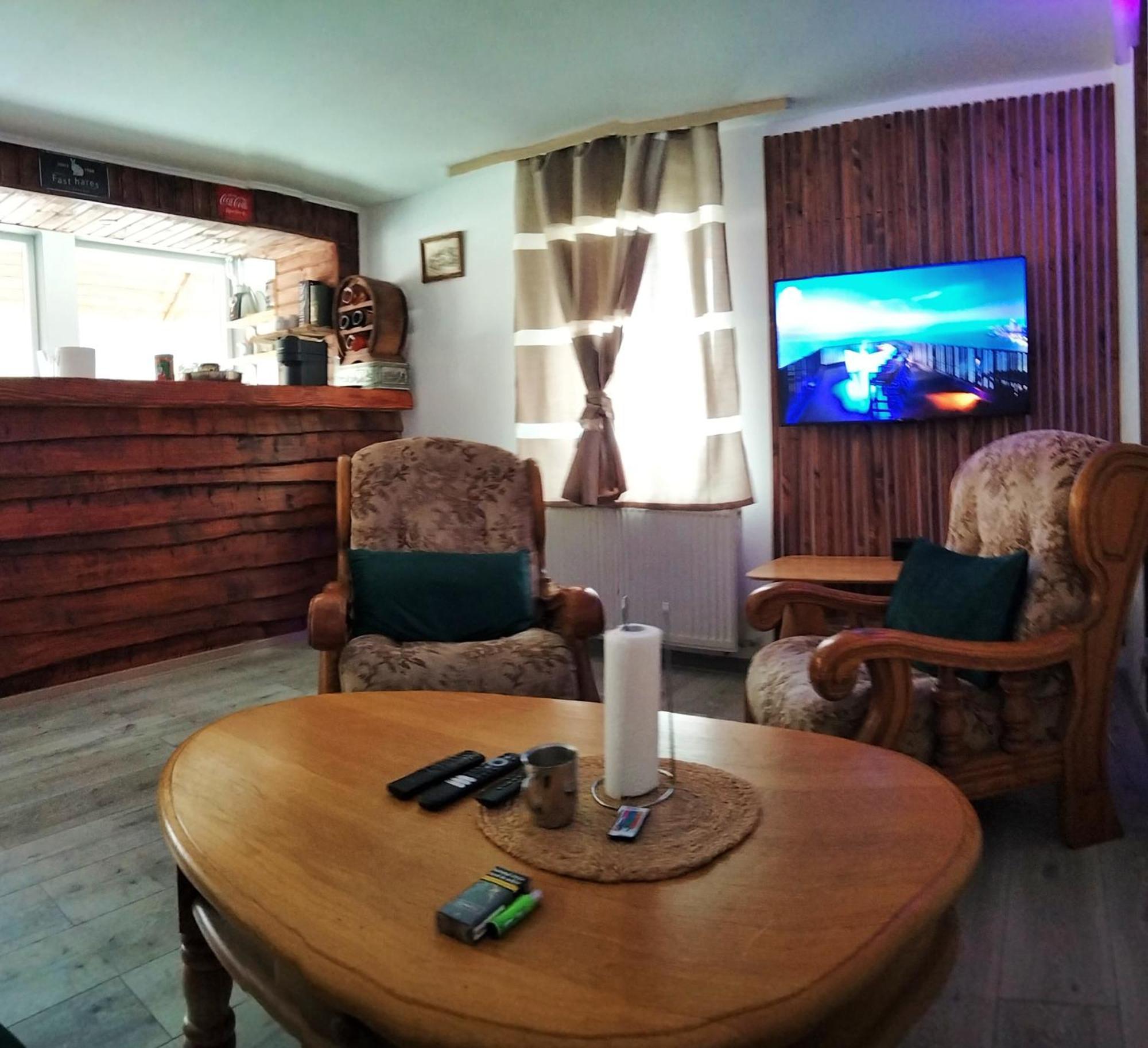 Appartement Doi Iepuri à Azuga Extérieur photo
